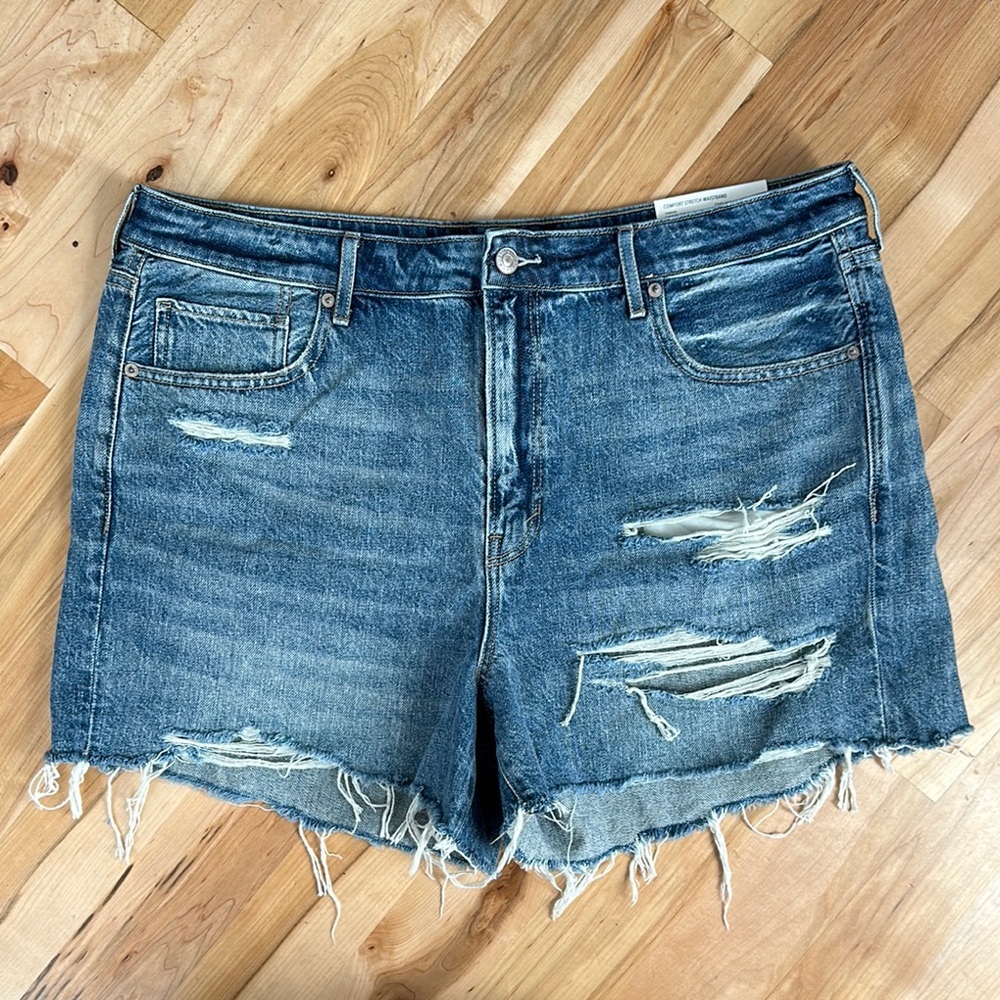 NWT American Eagle Tomgirl Denim Jean Shorts 18